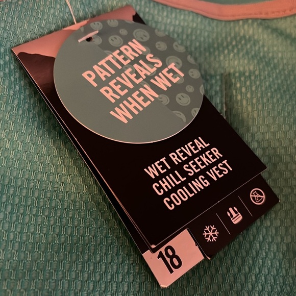 Canada Pooch Wet Reveal Smiley Cooling Dog Vest, 18 - Picture 6 of 10